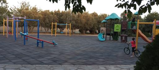 عکس زمین بازی کودکان بوستان زیتون 