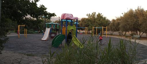 عکس زمین بازی کودکان بوستان زیتون 