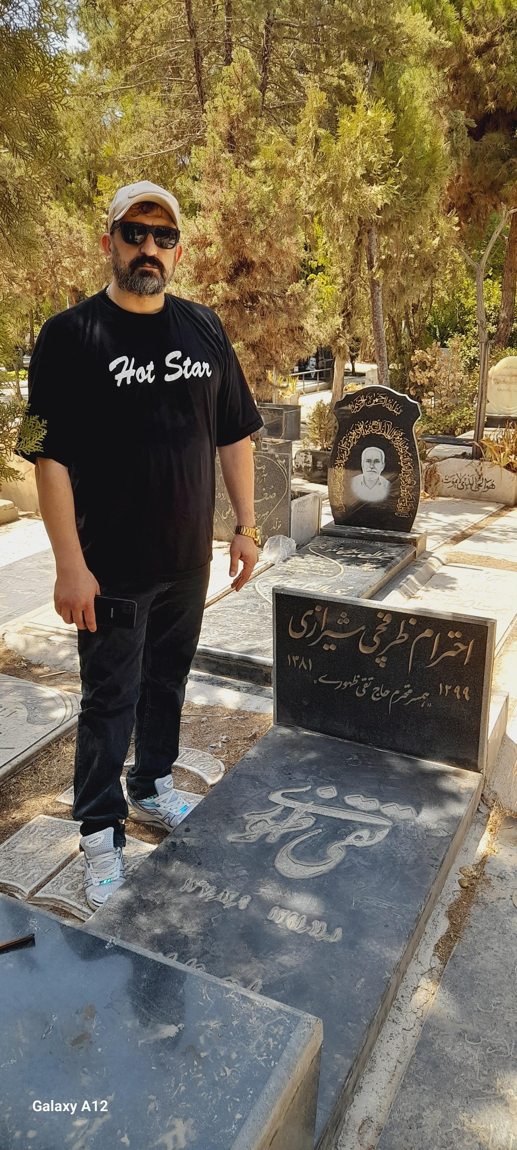 عکس مزار تقی ظهوری