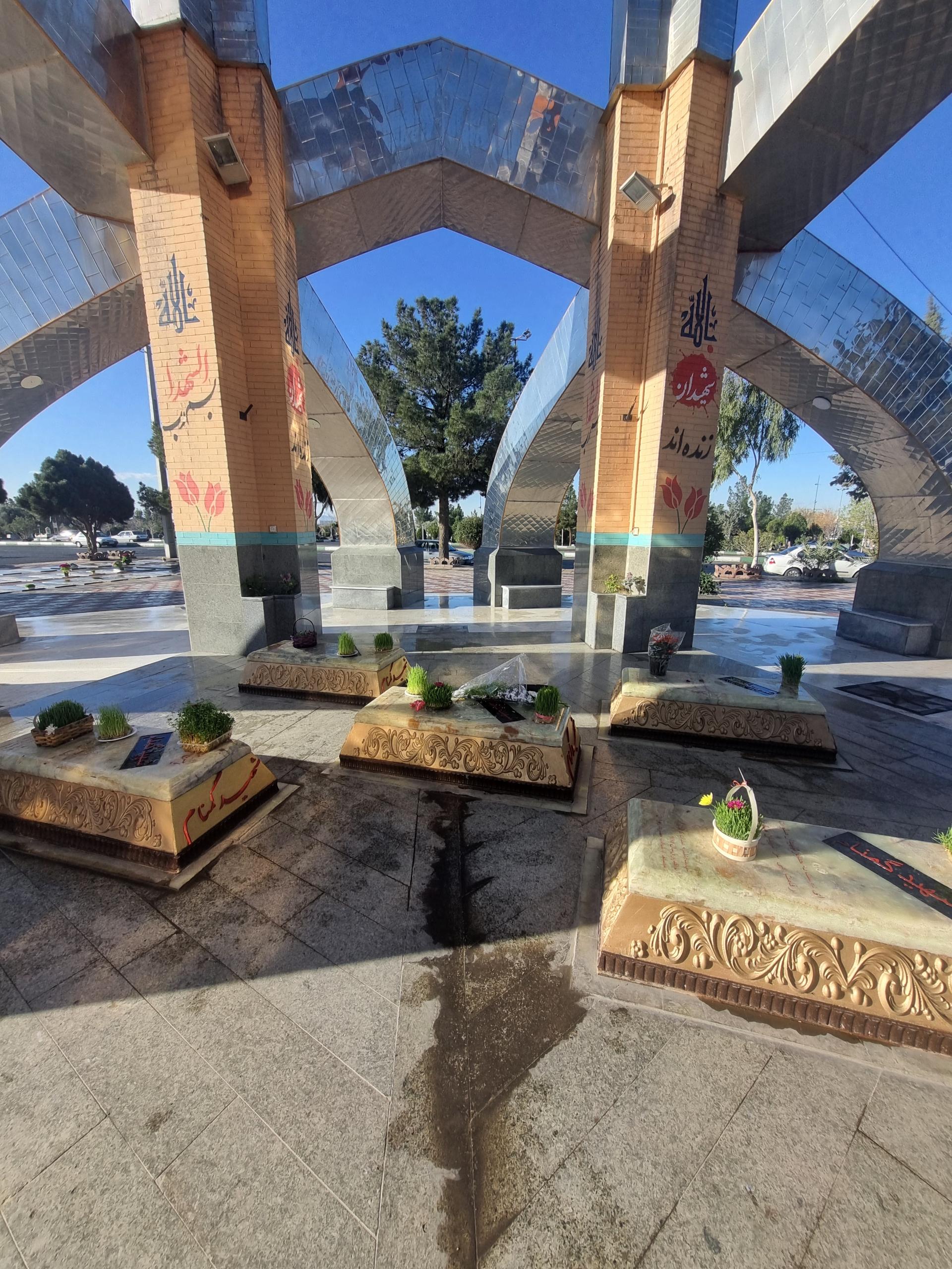 عکس گلزار شهدای گمنام دارالسلام اسلامشهر