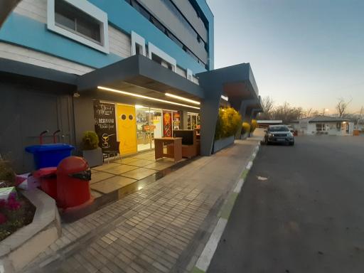 عکس کافی شاپ اردی بهشت