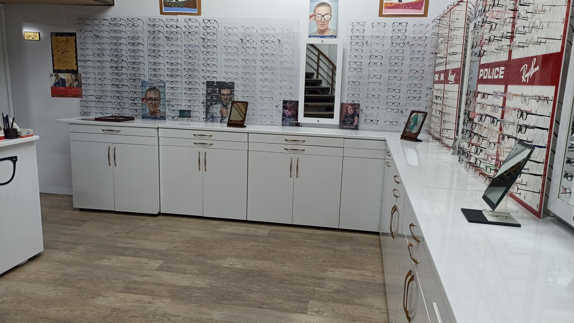 عکس موسسه ساخت و فروش عینک طبی آزادی