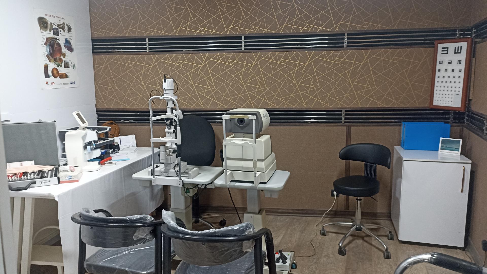 عکس موسسه ساخت و فروش عینک طبی آزادی