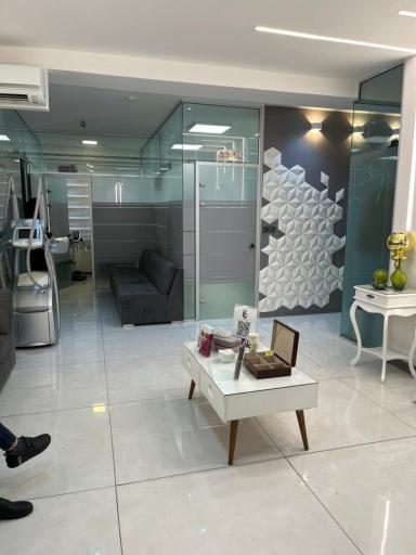 عکس کلینیک زیبایی و لیزر سیب سبز