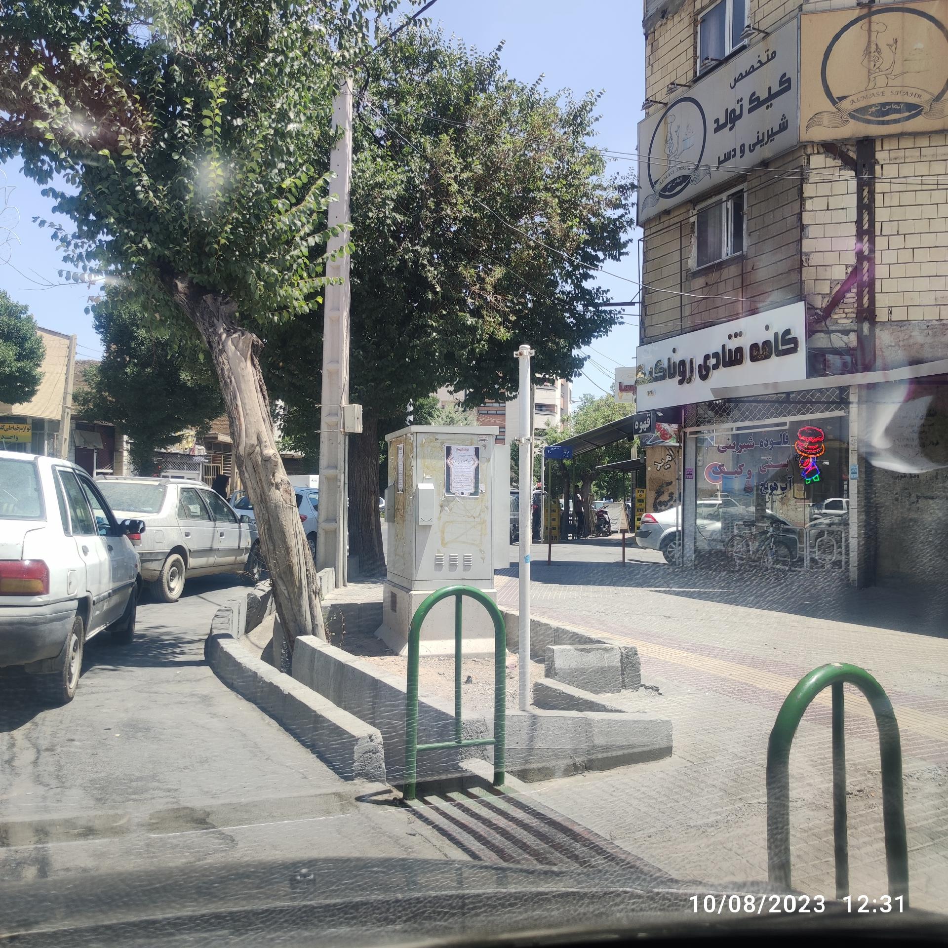 عکس کافه قنادی روناتیم