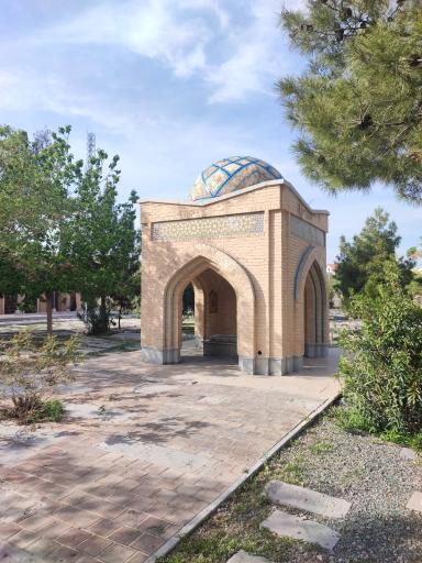 عکس آرامگاه تاج اصفهانی