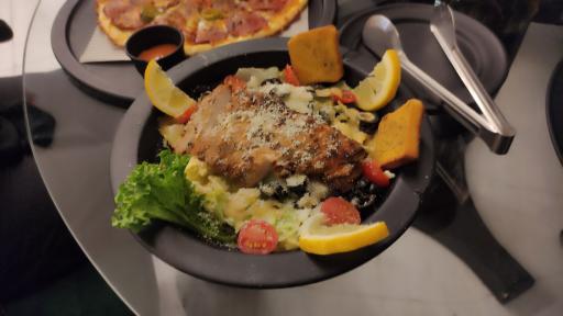 عکس باغ رستوران ویلانژ