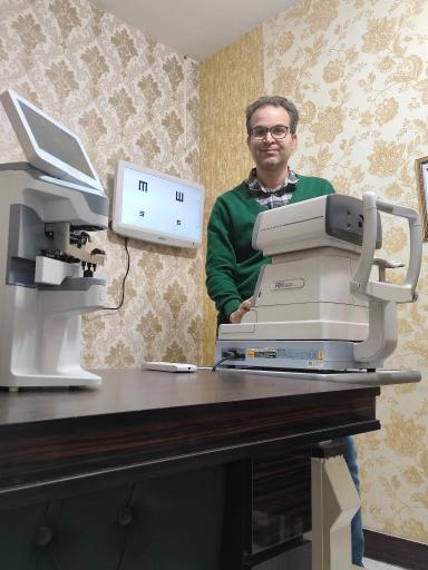 عکس معاینه چشم و عینک سازی چشمک