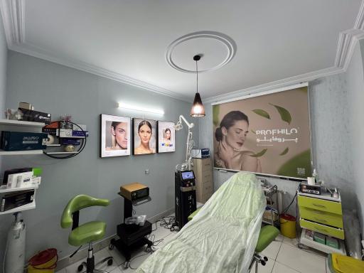 عکس دکتر پونه یزدانی متخصص پوست مو زیبایی 