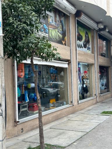 عکس فروشگاه کوهنوردی چکاد