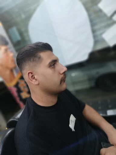 عکس آرایشگاه مردانه رویال فید