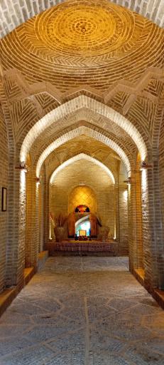 عکس خانه‌ تاریخی و رستوران مستوفی