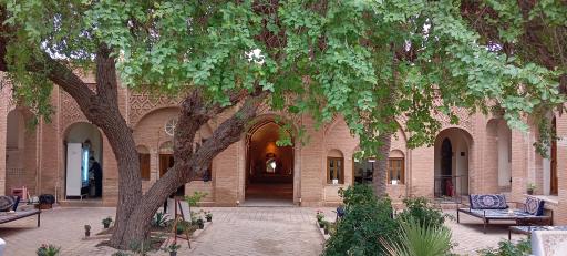 عکس خانه‌ تاریخی و رستوران مستوفی