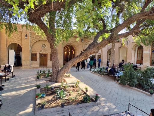 عکس خانه‌ تاریخی و رستوران مستوفی