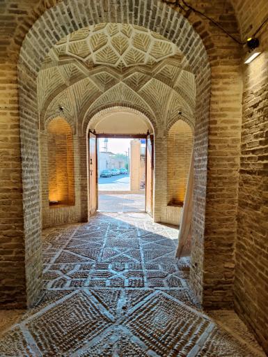 عکس خانه‌ تاریخی و رستوران مستوفی