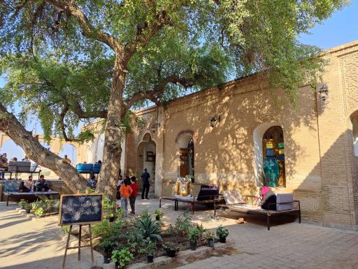 عکس خانه‌ تاریخی و رستوران مستوفی