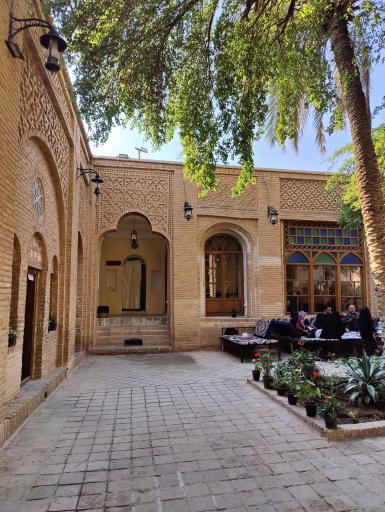 عکس خانه‌ تاریخی و رستوران مستوفی