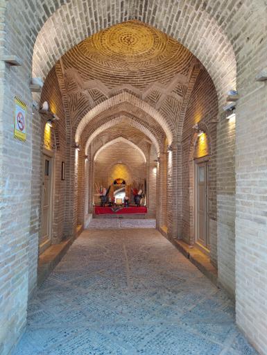 عکس خانه‌ تاریخی و رستوران مستوفی