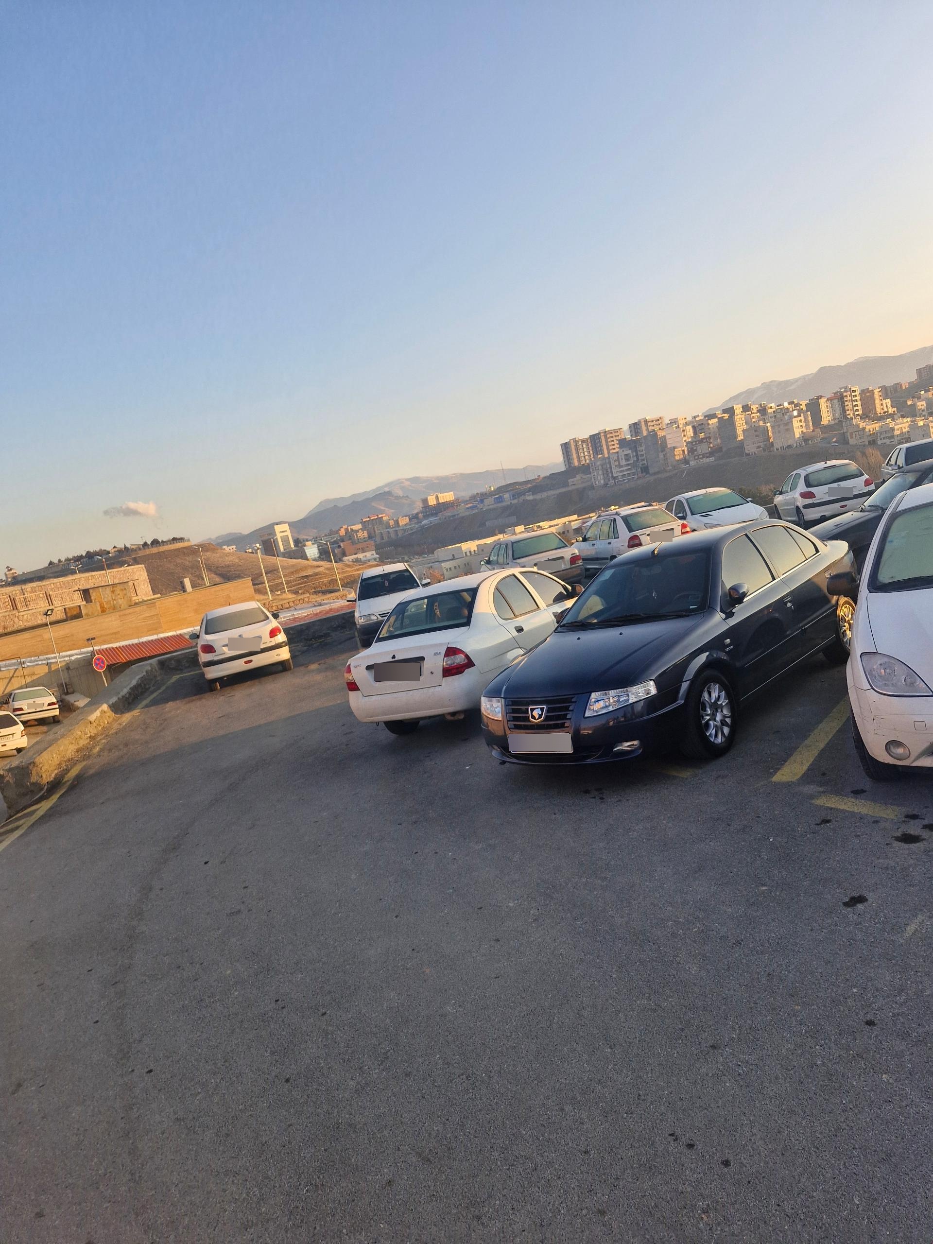 عکس پارکینگ بیمارستان کوثر 