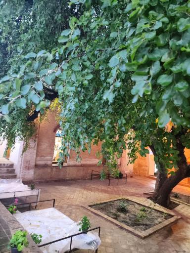 عکس خانه‌ تاریخی و رستوران مستوفی