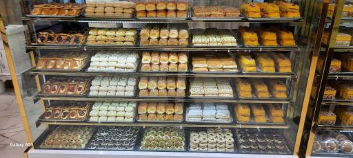 عکس قنادی بله برون