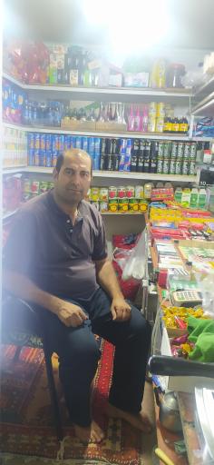 عکس دکه روزنامه و تنقلات احدی