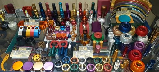 عکس آندایزینگ آلومینیوم و تیتانیوم آریا