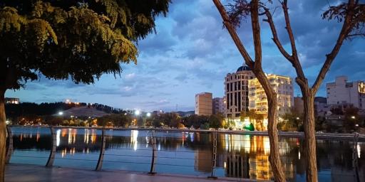 عکس برج نگین دریاچه 