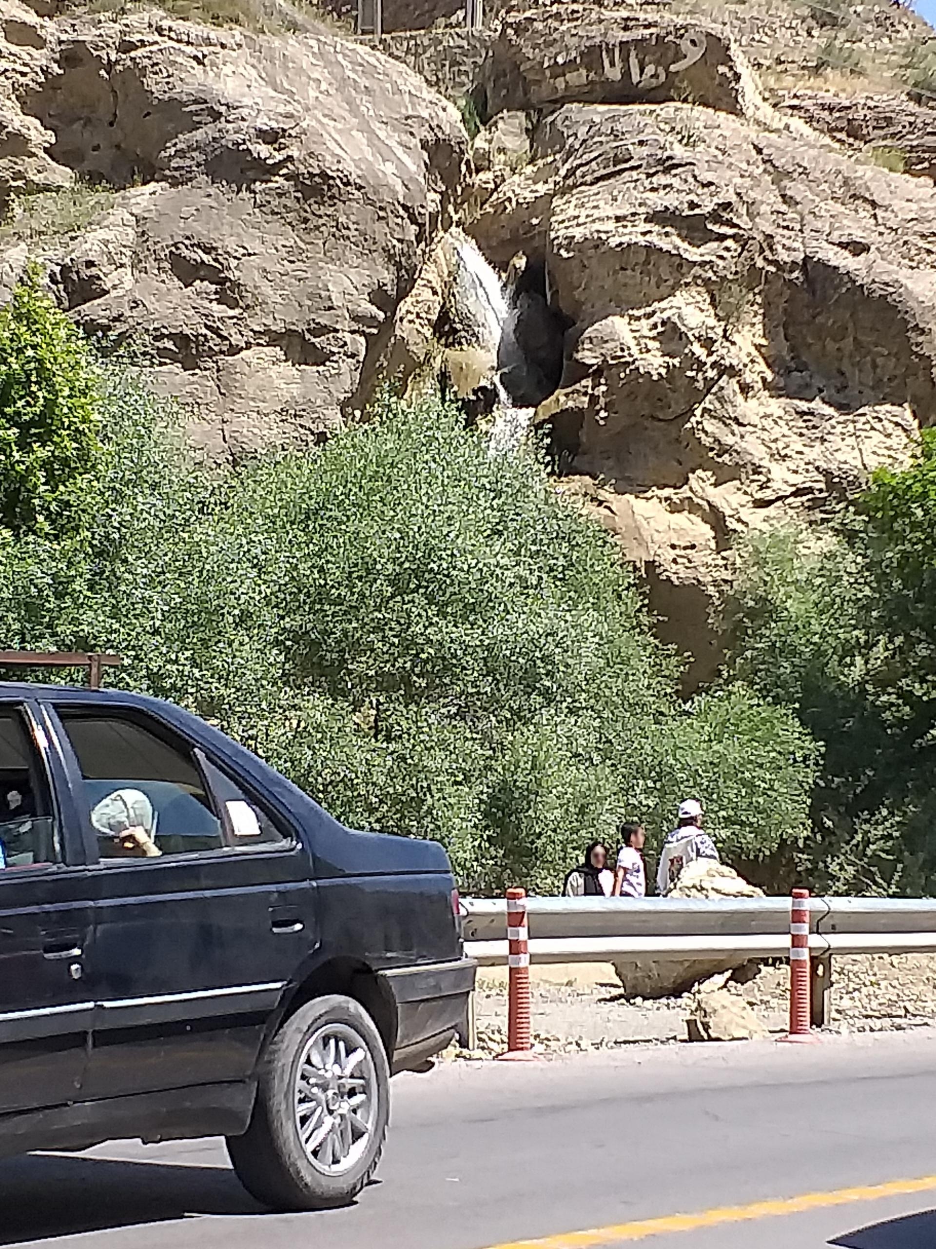 عکس آبشار فصلی