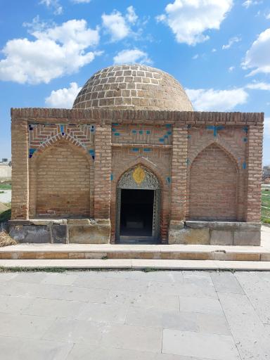 عکس مقبره سید عوض الخلاص پسر فیروز شاه