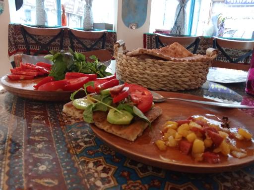 عکس کافه وکیل بار