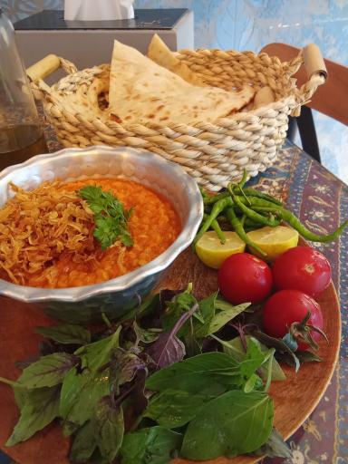 عکس کافه وکیل بار