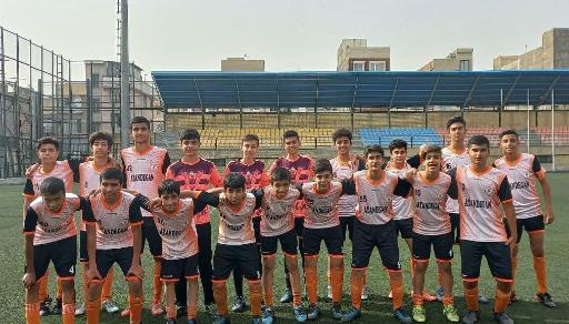 عکس باشگاه فوتبال آیندگان