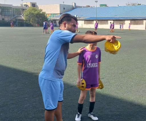 عکس باشگاه فوتبال آیندگان