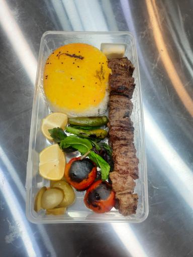 عکس تهیه غذای پلاو