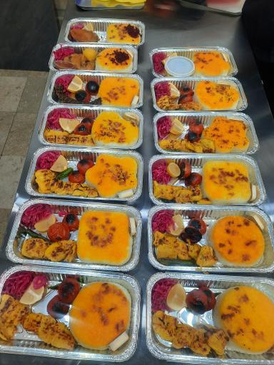 عکس تهیه غذای پلاو