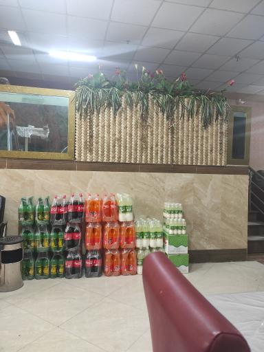 عکس رستوران و اکبر جوجه میزبان