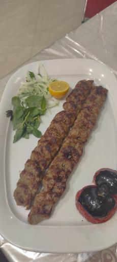 رستوران و اکبر جوجه میزبان