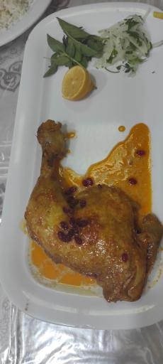 عکس رستوران و اکبر جوجه میزبان