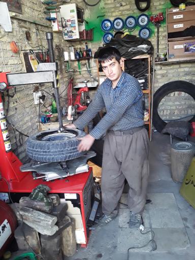 عکس پنچرگیری و لاستیک فروشی مرادی