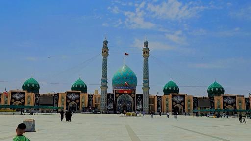 عکس صحن مرکزی بزرگ مسجد جمکران 