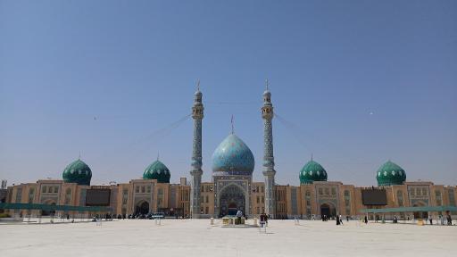 عکس صحن مرکزی بزرگ مسجد جمکران 
