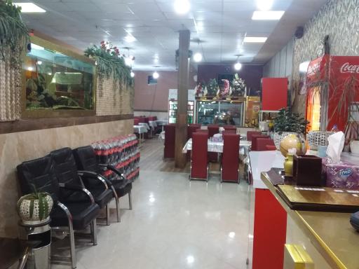 عکس رستوران و اکبر جوجه میزبان