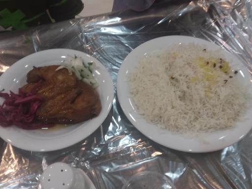 عکس رستوران و اکبر جوجه میزبان