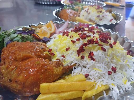 عکس باغچه رستوران سنتی آذری