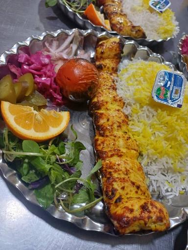 عکس باغچه رستوران سنتی آذری