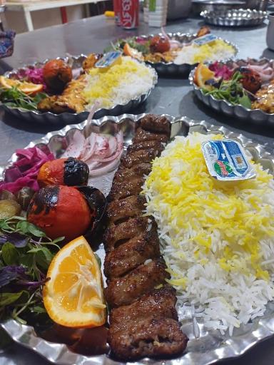 عکس باغچه رستوران سنتی آذری