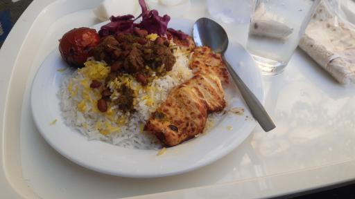 عکس باغچه رستوران سنتی آذری