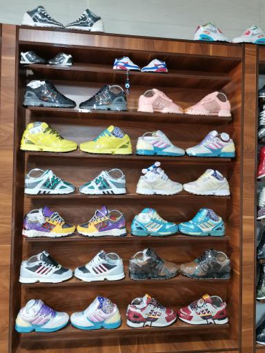 عکس فروشگاه آدیداس مولی