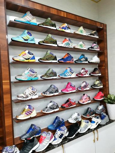 عکس فروشگاه آدیداس مولی